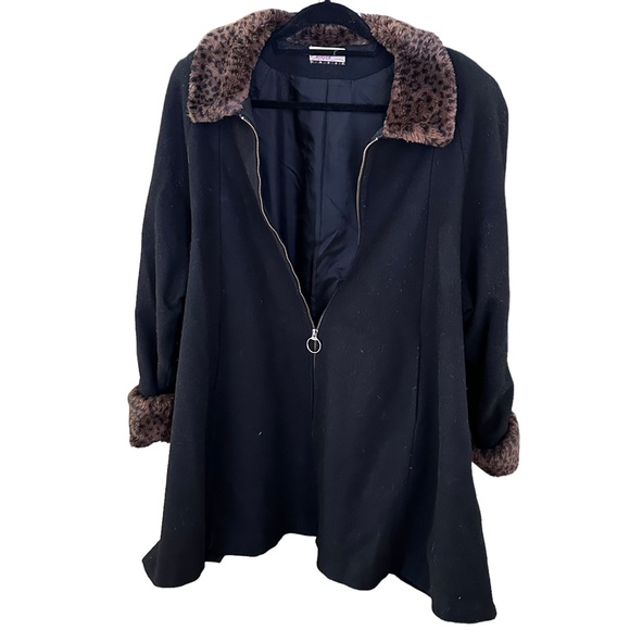 Very cute faux leopard collar and cuffs black swing coat w/ zipper closure. - Picture 1 of 7